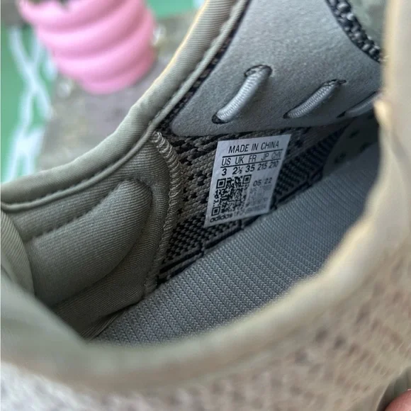 YEEZY Boost 350 V2 “Slate” Adidas – Size 3Y Youth (Authenticated) - Picture 4 of 8